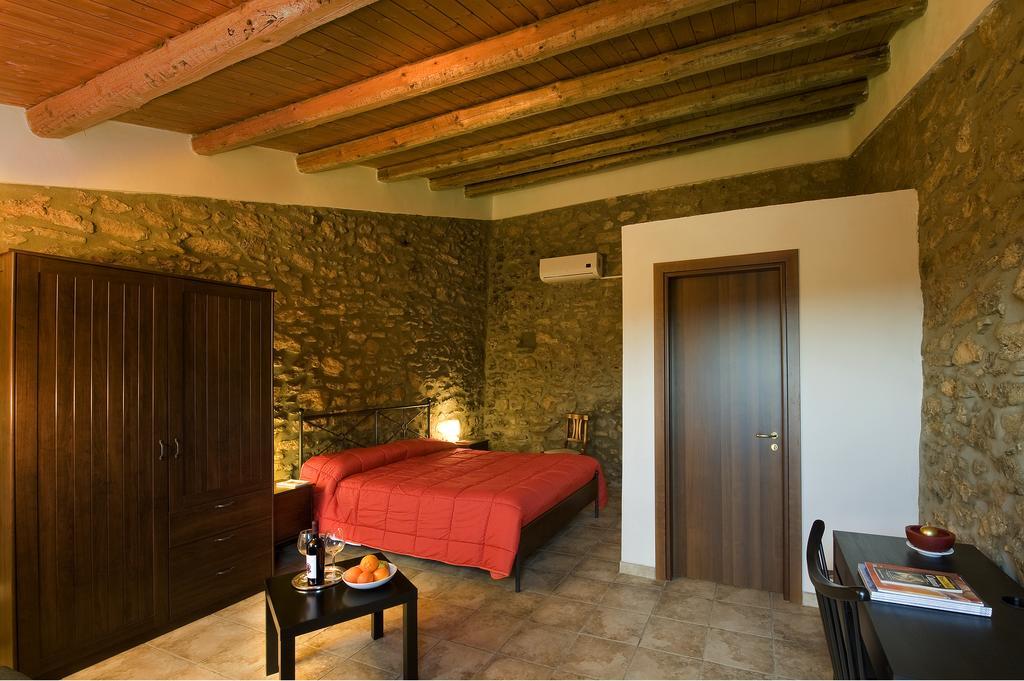 Agriturcostabaira Villa Калтаджироне Екстериор снимка